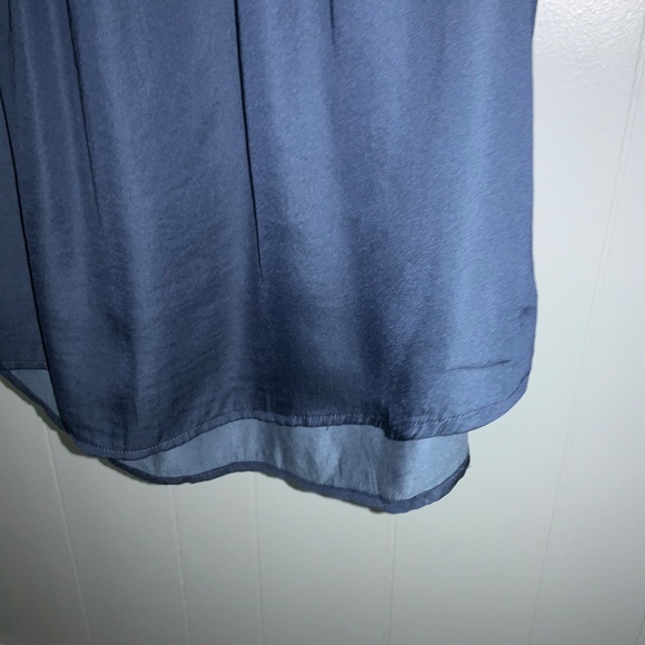 Loft flutter sleeve smocked top Sz XL - Picture 2 of 6